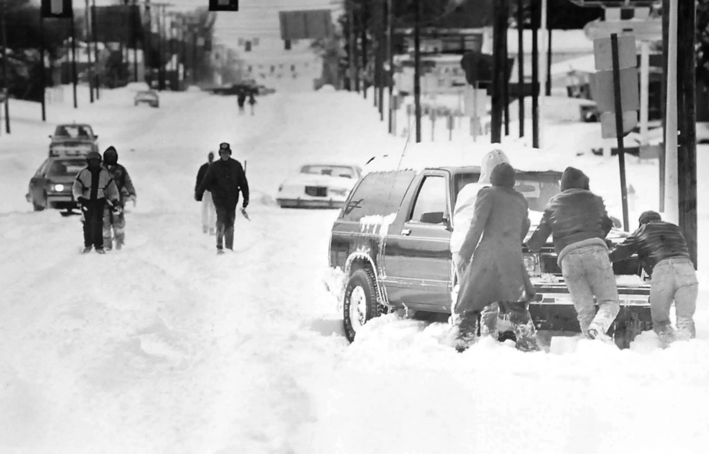 A photo of cars stuck in the snow in Wilmington during the December 1989 snowstorm